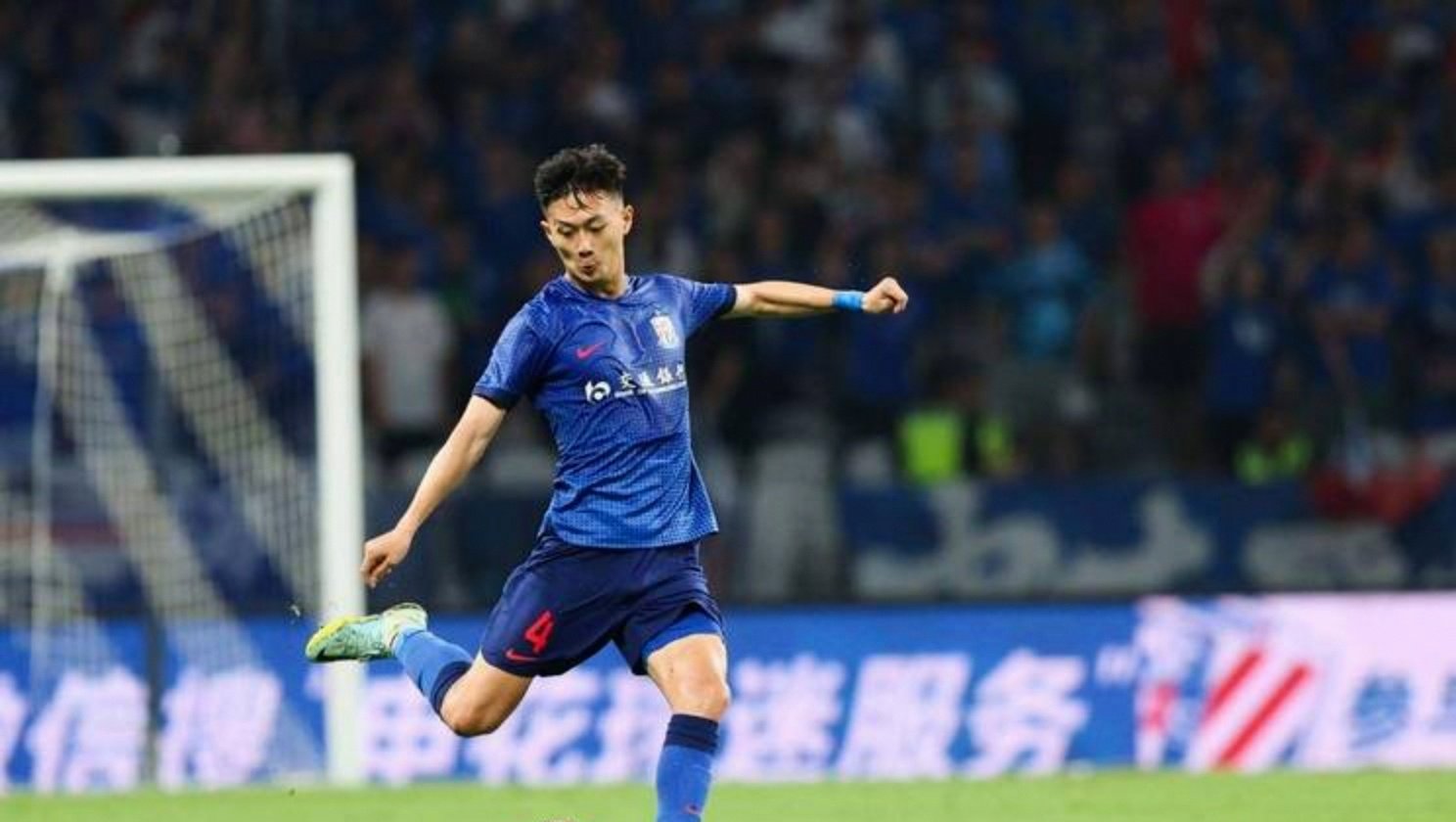 亚冠冲刺阶段再迎强敌；阿贾克斯调整名单；主帅态度——引发热议；赛季目标并未改变的简单介绍